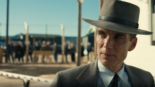 Cillian Murphy son zamanların en yıldızı parlayan oyuncularından biri. 'Peaky Blinders' dizisiyle dünyayı salladı. Oppenheimer' filmiyle de Oscar ödülü kazandı.