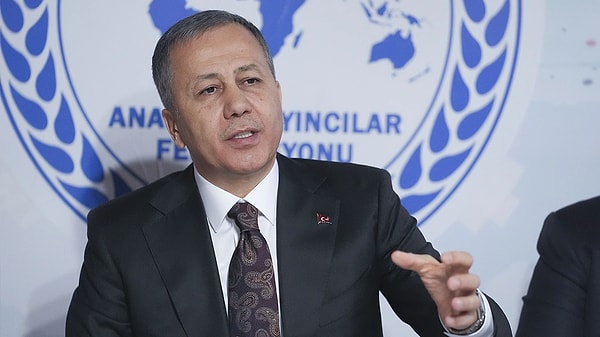 Anadolu Yayıncılar Federasyonu’nda gazetecilerle bir araya gelen İçişleri Bakanı Ali Yerlikaya, Suriyeli sığınmacılara ilişkin bazı dikkat çekici açıklamalarda bulundu.