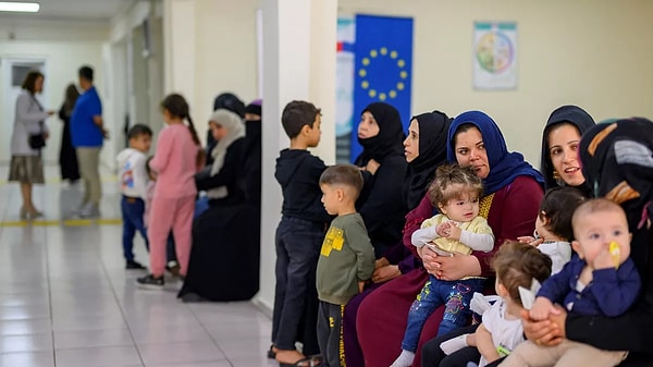 Bakan Yerlikaya, düzenli göçle ilgili adres güncelleme işinde 2025'in ilk haftasından itibaren bildirim yükümlülüğü getirdiklerini söyleyerek, bir aplikasyon yaptıklarını söyledi.