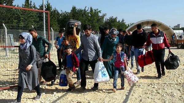 Bakan Yerlikaya şu ifadeleri kullandı: "KADES gibi bir aplikasyon yaptık. Konumlu mesaj gönderecek devamlı, 'ben buradayım' şeklinde. Birinin konumu kapatılmış veya bildirim yapmadığı zaman polis veya jandarma oraya gidecek."