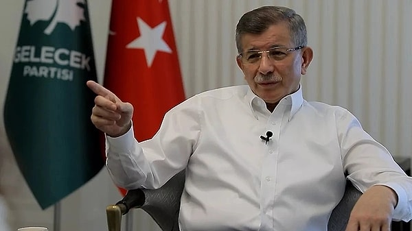 Gelecek Partisi Genel Başkanı Ahmet Davutoğlu,"Jahrein" rumuzuyla sosyal medyada yayın yapan Ahmet Sonuç'a hakaret davası açtı.