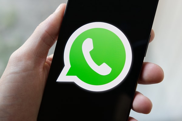 Küçükpehlivan, WhatsApp da dahil olmak üzere yılda bir kereden fazla konum göndermek ya da paylaşmak gibi basit kullanımların da bu kapsama girdiğini söyleyerek, “Televizyondan, gazetelerden yayınlanan haritalı hava durumu, yol durumu gibi bilgiler de bu kanun gereği lisansa tabi ticari faaliyet kabul edilecek” dedi.