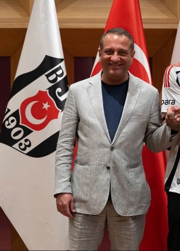 Samet Aybaba ve Friedel'in görevden alınmasının ardından Başkan Hasan Arat'ın istifa ettiği Beşiktaş'ta, Kaan Şakul hakkında çeşitli iddialar ortaya atılmıştı.