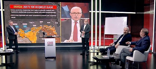 Suriye’de yeniden alevlenen savaş, Türk televizyonlarının da en çok konuşulan konularından biri oldu. CNN Türk ekranlarında Ahmet Hakan’ın hazırlayıp sunduğu programda da konu Suriye’deki savaşta yaşananlardı. Ahmet Hakan’ın, canlı yayında kulaklıkla kendisini HTŞ için “terör örgütü” demesi yönünde uyaran rejideki çalışanı azarlaması ise sosyal medyada gündem oldu.