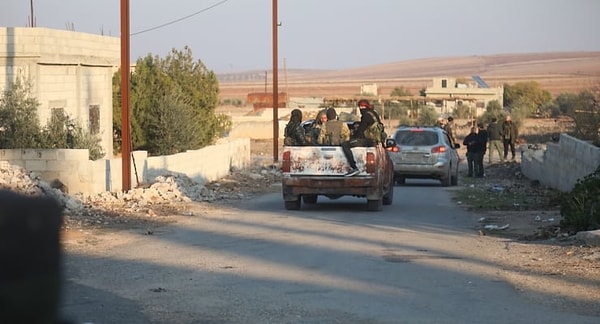 HTŞ’nin başını çektiği silahlı gruplar, Suriye’de Halep kentinin tamamını, Hama’nın ise bir kısmını ele geçirmişti.