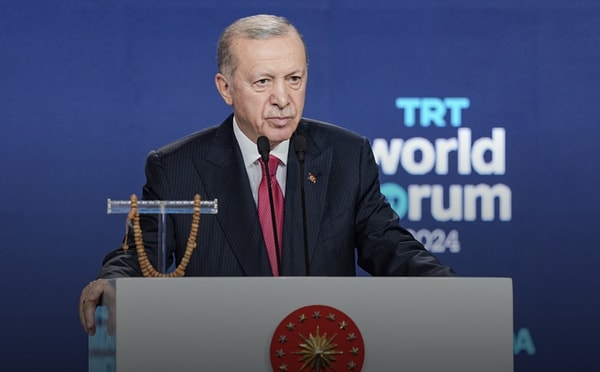 Erdoğan gençlere “Yavrum siyonistlerin burada dili ağzı olma. Burayı provoke etmeye ne kadar çalışırsanız çalışın netice alamazsınız. Dünyadaki siyonistler Tayyip Erdoğan’ın nerede durduğunu çok iyi biliyor ama siz hâlâ anlayamamışsınız” yanıtını vermişti.