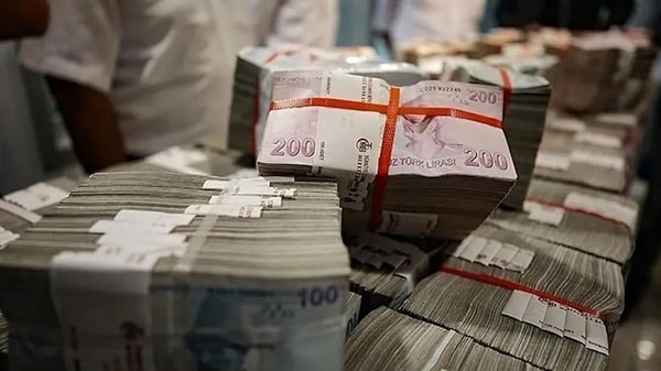 Geçtiğimiz kasım ayında Hazine’nin nakdi gelirleri 932 milyar 770 milyon lira, nakdi giderleri 994 milyar 990 milyon lira oldu.