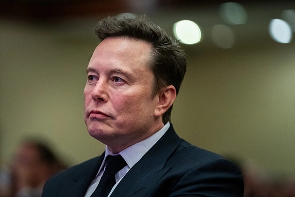 Tesla ve SpaceX CEO'su Elon Musk, dünyanın en zengin kişisi unvanını uzun süre koruyacağa benziyor. Forbes verilerine göre Musk'ın güncel serveti 355 milyar dolar.