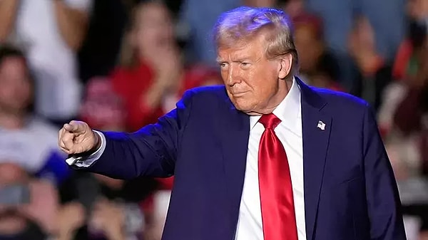 47. ABD Başkanı Donald Trump sosyal medya üzerinden yaptığı açıklamada, Suriye'de olup bitene karışılmaması konusunda Joe Biden yönetimini uyardı.