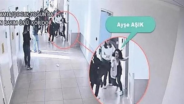 28 Ekim'de meydana gelen olayda gelen Fatma Erdem Söyleyen bir süre önce tedavi altına alınan çocuğunun durumuna öğrenmek için doktor Ayşe Aşık ile görüşmek istedi.