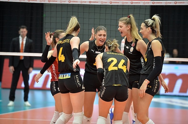 Galatasaray Kadın Voleybol Takımı, Sultanlar Ligi'nin 12. haftasında Eczacıbaşı Dynavit'e konuk olmuş, karşılaşmadan 22-25, 25-11, 14-25 ve 19-25’lik setlerle galip ayrılmıştı.