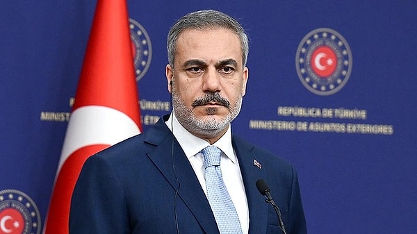 Dışişleri Bakanı Hakan Fidan ise Esad rejiminin çökmesinin ardından yaptığı ilk açıklamasında ülkemizdeki mültecilerin güvenli şekilde geri dönüşü için gerekli adımların atılacağını duyurdu.