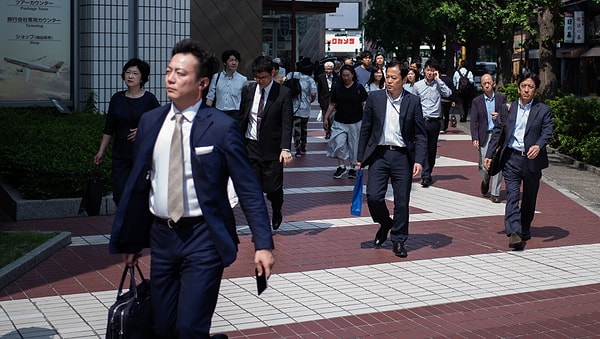 Japonya'da düşen doğurganlık oranını ve aile zamanını artırmak üzere bir süredir çalışmalar yapılıyordu. Geçtiğimiz çarşamba günü Tokyo Büyükşehir Belediyesi'nden yapılan açıklamada ilk adımların atıldığı görüldü.