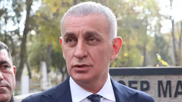 İbrahim Hacıosmanoğlu da Ahmet Çakar'la telefonda pozisyonu yorumladı ve bu anlar yayında da paylaşıldı.