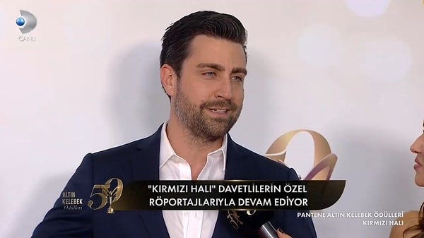 Ödül töreni öncesi düzenlenen kırmızı halıda pek çok ünlü isim her zaman olduğu gibi bir kez daha röportaj verdi. En İyi Dijital Dizi kategorisinde aday olan Prens dizisi oyuncusu Çağlar Ertuğrul da törende yer alan isimlerden biriydi.