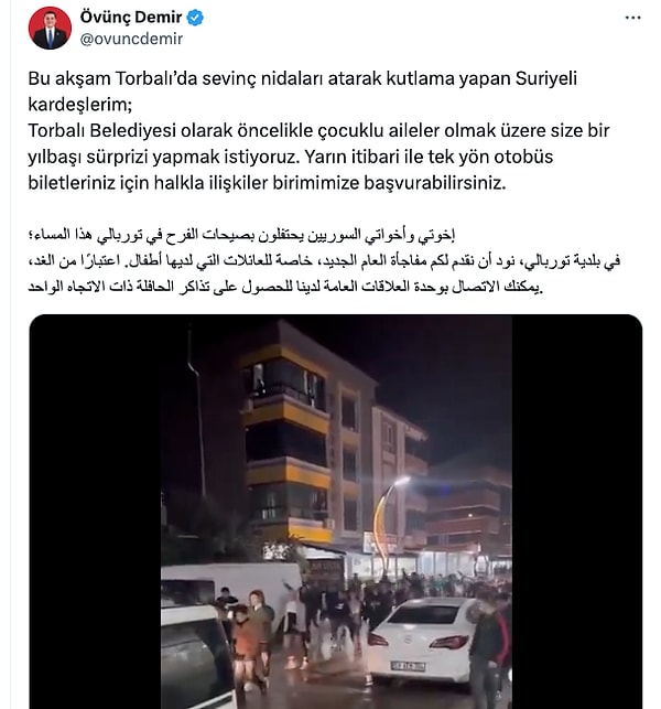 Suriyelilerin görüntülerini sosyal medya hesabından Arapça ve Türkçe mesajla paylaşan Torbalı Belediye Başkanı Övünç Demir, "Bu akşam Torbalı’da sevinç nidaları atarak kutlama yapan Suriyeli kardeşlerim; Torbalı Belediyesi olarak öncelikle çocuklu aileler olmak üzere size bir yılbaşı sürprizi yapmak istiyoruz. Yarın itibari ile tek yön otobüs biletleriniz için halkla ilişkiler birimimize başvurabilirsiniz." dedi.