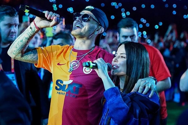 Galatasaray'ın geçtiğimiz yılki şampiyonluk kutlamalarında 'Aşkın Olayım' şarkısıyla birlikte çıkış yapmalarının ardından haklarında aşk iddiaları filizlenen Simge ve Icardi gündemine mutlaka aşinasınızdır.