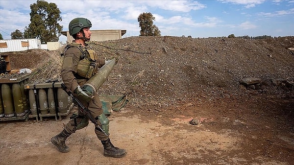 Yetkililer, İsrail'in hava güçlerinin aynı zamanda hafta sonunda Suriye devletinin askeri varlıklarını da vurduğunu teyit etti. Vurulan hedefler arasında küçük kimyasal silah depoları, radar donanımlı bataryalar, Rus yapımı hava savunma sistemleri ve Scud füzeleri bulunuyor.