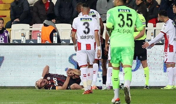 beIN Sports Trio ekibi de Turgut Doman'ın kararlarını masaya yatırdı ve Doman'ın kötü performansı konusunda hem fikir oldular.