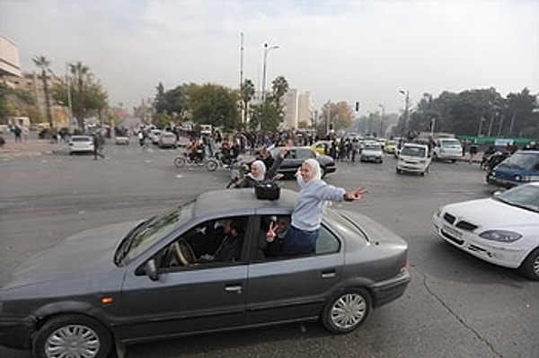 Suriye’de yaşanılanlar Türkiye’yi yakından ilgilendiriyor. Cumhurbaşkanı Erdoğan’ın geçen haftalarda Suriye’de yaşanan gerilim üzerine Esad’a görüşme teklifinde bulunduklarını söylemiş ancak Erdoğan geçen günlerde bu teklife olumsuz yanıt aldıklarını bildirmişti.