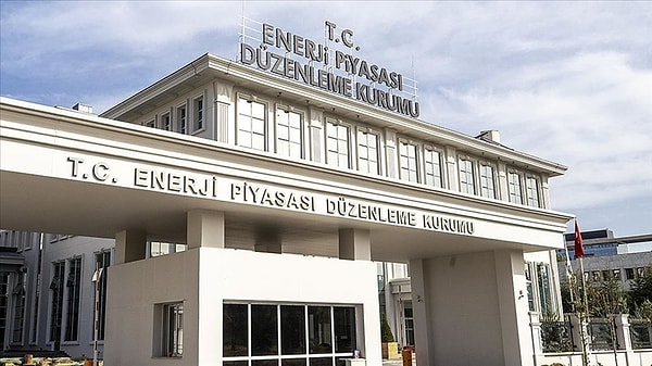 Enerji Piyasası Düzenleme Kurumundan (EPDK), depolamalı rüzgar enerjisi santrali (RES) ve güneş enerjisi santrali (GES) ön lisans başvuruları ve çeşitli konularda bir süredir ortaya atılan iddialara ilişkin açıklama yapıldı.