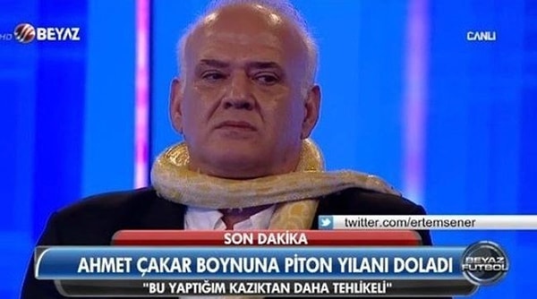 11. Ahmet Çakar'ın canlı yayına boğazına piton yılanı sararak çıktığı an... Gerçi bu programdaki her an unutulmazlar arasında yer alabilir.