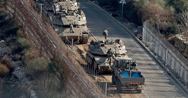 Yerel kaynaklar, İsrail ordusunun ayrıca Şam kırsalındaki Adra kenti yakınlarında Suriye ordusuna ait silah deposunu da hedef aldığını ifade etti.