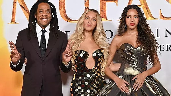 Tüm bu kan donduran iddiaların ardından Jay-Z ve Beyonce, kızlarının seslendirme yaptığı 'Mufasa: Aslan Kral' filminin galasında boy gösterdiler. Hiçbir şey olmamış gibi yüzlerinden gülümsemeyi hiç eksik etmeyen ikilinin fazla mutlu halleri dikkat çekti👇