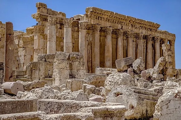 Doğu ve Batı Roma İmparatorlukları arasında zaman zaman ciddi gerginlikler yaşandı.