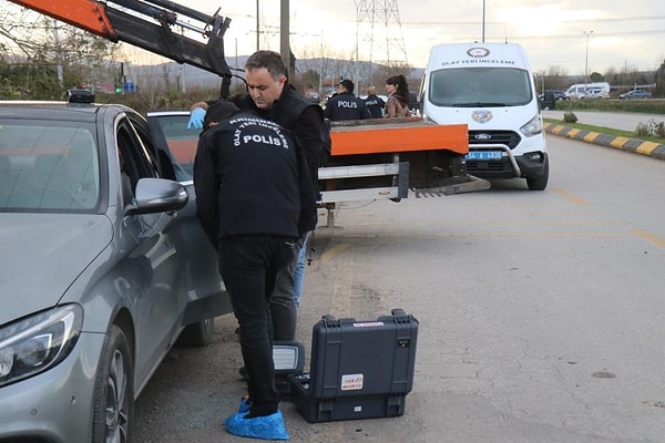 Polis ekiplerince yapılan incelemelerde ise doktor Dericioğlu'nun vücudu ve aracında herhangi bir kan izine rastlanılamadı.