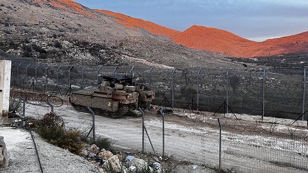 İsrail'in Suriye'ye yönelik saldırıları devam ederken, İsrail Savunma Bakanı Israel Katz, İsrail Hayfa kentindeki donanma üssünü ziyareti sırasında açıklamalarda bulundu.