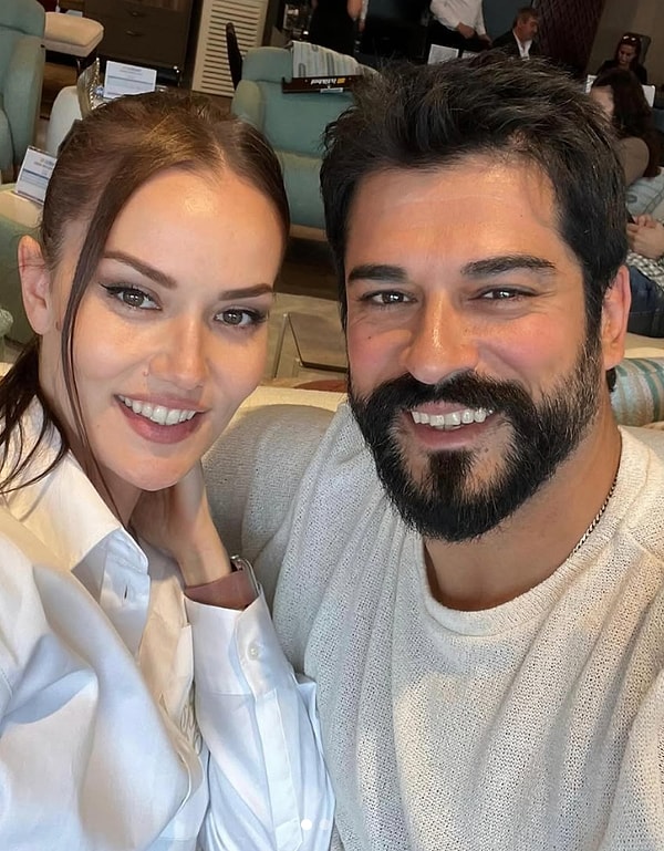 Burak Özçivit'le yaptığı evlilikten iki oğlunu kucağına alan Fahriye Evcen'i şu sıralar tarzıyla ve yaptığı tercihlerle dillere düşmesiyle anar olduk.