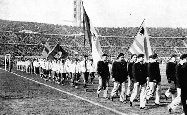 Tarihin en büyük turnuvasına ilk ev sahipliği yapan ülke, 1930'da Uruguay olmuş ve kupayı müzeyi müzesine götürmeyi başarmıştı.