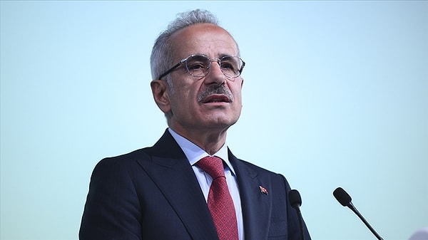 Ulaştırma ve Altyapı Bakanı Abdulkadir Uraloğlu, Türkiye Büyük Millet Meclis’inde gerçekleştirilen bütçe görüşmeleri kapsamında sosyal medya yasağı ile ilgili açıklamalarda bulundu.