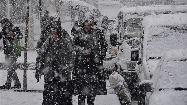 Raporda görüşleri yer alan WMO Genel Sekreteri Celeste Saulo, "2024 yılı El Nino hava olayı ile başladı ve kayıtlardaki en sıcak yıl olma yolunda ilerliyor. La Nina olayı ortaya çıksa dahi kısa vadeli soğutma etkisi atmosferdeki rekor seviyedeki ısıyı hapseden sera gazlarının ısınma etkisini dengelemek için yetersiz kalacak" dedi.