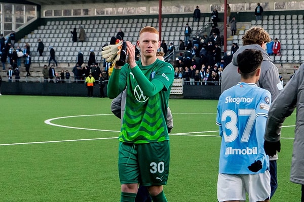 Persson, "Mertens beni biraz daha germek için bana yakın durmaya çalışıyordu. Sanırım 17 yaşında olduğumu ve gidip sahada dolaşacağımı düşündüler" dedi.