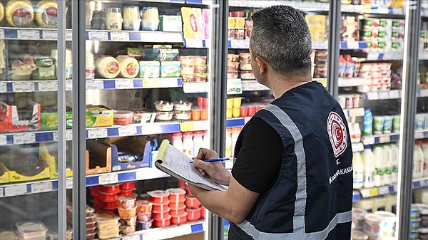 Gıda güvenliği, son zamanların en çok konuşulan konusu. Vatandaşlar, artan hayat pahalılığına karşı uygun fiyatlı ürünlere yönelmek zorunda bırakıldı. Pek çok marka, 'ucuz ve sağlıklı' ifadeleriyle ürünlerini satmayı sürdürüyor.