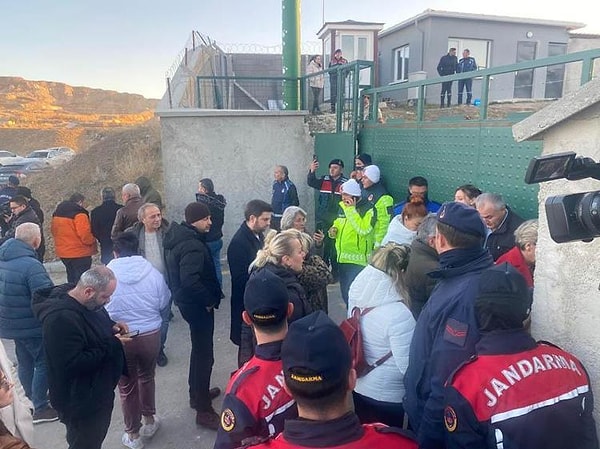 Ekipler güvenlik önlemleri alarak durumu kontrol altına almaya çalıştı. Mamak Belediye Başkanı Gündüz yaptığı açıklamada, "Bu görüntüler bir hayvansever olarak beni derinden yaraladı. Görevini ihmal eden, art niyetli hareket eden çalışanlar hakkında gereğini yapacağız. Bu sorumsuzluk affedilemez!" ifadelerini kullandı.