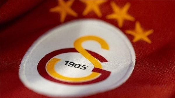 Galatsaray, kasım ayının ilk günlerinde forma sırt sponsorluğu için Pasifik Holding'le 125 milyon lira karşılığında anlaştığını açıklamıştı.