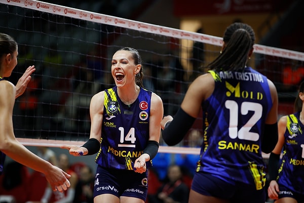 Sarı Melekler, bu sonuçla ligin ilk yarısını 11 galibiyet, 2 mağlubiyet ile zirvede tamamladı.