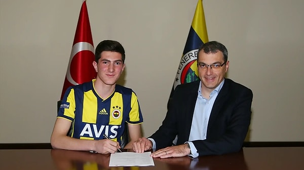 Fenerbahçe altyapısında yetişen ve Damien Comolli döneminde profesyonel yapılan Ertuğrul Çetin, kulübünde forma şansı bulmakta epey zorluk yaşadı.