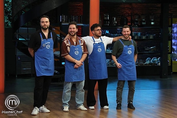 1. MasterChef Türkiye'de finale sayılı haftalar kaldı. Survivor'ın başlayacağına dair haberler yayılınca vaktin ne kadar daraldığını anlamak da mümkün. Bu hafta gerçekleşen elemenin ardından yarışmada 7 kişi kaldı ve 5 kişinin ceket giyeceği önceden açıklanmıştı. Ancak eleme oyununda yaşanan talihsiz kaza herkesi üzdü. MasterChef'te bu hafta kim elendi?