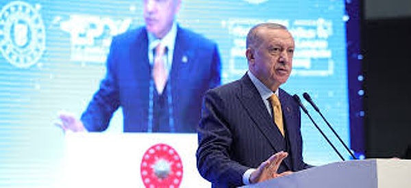 Patronlar Dünyası'nın haberine göre; ise rüzgar ve güneş enerji santrallerinin tahsisi ile ilgili gündeme gelen konuya bizzat Cumhurbaşkanı Erdoğan dahil oldu.