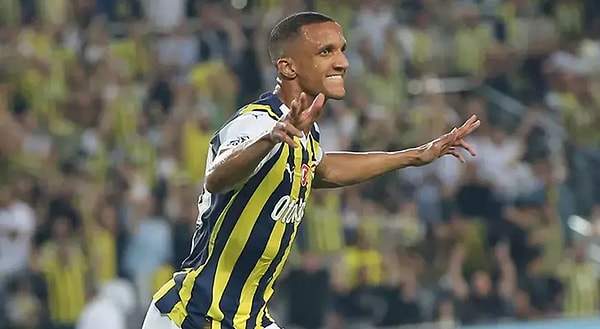 Fenerbahçe'de Rodrigo Becao, Başakşehir maçında sakatlanmış ve Mourinho ilk açıklamasında "Sezonu kapattı" diye duyurmuştu.