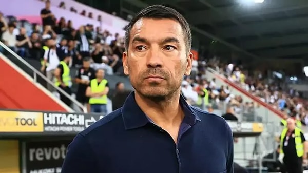 Beşiktaş'ta yaşanan çalkantılı sonuçların faturasını ödeyenlerden biri de Giovanni van Bronckhorst oldu.