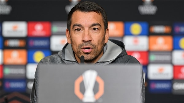 Ayrılığın ardından Giovanni van Bronckhorst  dün ilk kez Celtic-Rangers maç önünde Hollanda televizyonuna açıklamalarda bulundu.