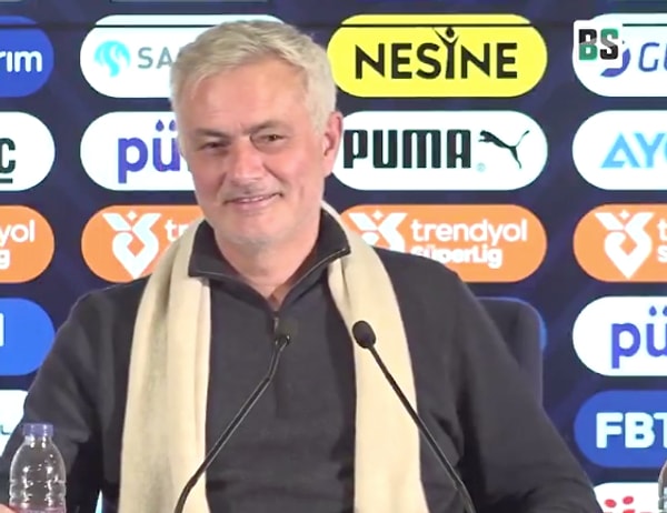 Basın toplantısı sırasında Mourinho, Türkçe öğrenmek istediğini dile getirerek, “Türkçe öğrenmek istiyorum ama tercümanımız işini kaybetmek istemediği için öğretmiyor.” sözleriyle esprili bir çıkış yaptı.