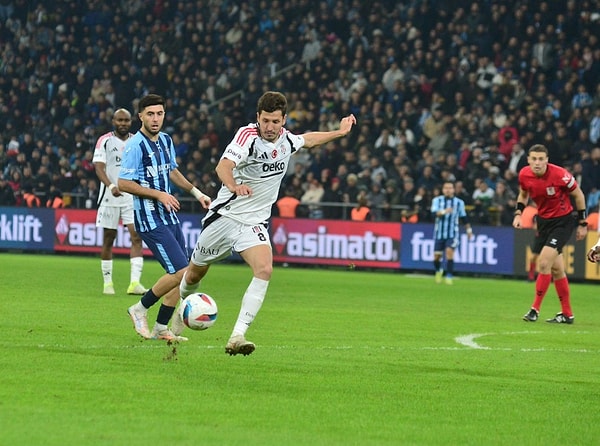 Tarihe geçen mağlubiyet sonrası taraftarlar isyan ederken futbolcular ve teknik patron Topraktepe, öz eleştiride bulundu.