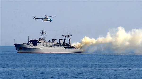 Rusya ayrıca, Tartus'ta bulunan savaş gemilerinin de Esad’ın uçağına yapılacak bir hamleye karşılık vereceğini bildirdi. Bu sırada ABD, Esad’ın ülkeden kaçacağı istihbaratını aldıklarını ancak herhangi bir hamle yapmayacaklarını Rusya’ya bildirdi. Rusya, İsrail’e "son uyarı" notuyla bir uyarı bildirimi daha gönderdi.