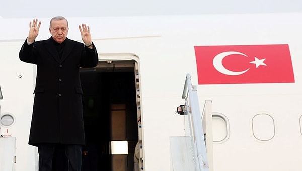 Cumhurbaşkanlığı İletişim Başkanı Fahrettin Altun, sosyal medya hesabından yaptığı açıklamada, Cumhurbaşkanı Erdoğan’ın D-8 Zirvesi'ne katılacağını duyurdu. Zirvenin bu yılki teması, ekonomik kalkınmanın kritik iki ayağı olan gençlere yatırım ve KOBİ'lere destek olarak belirlendi.